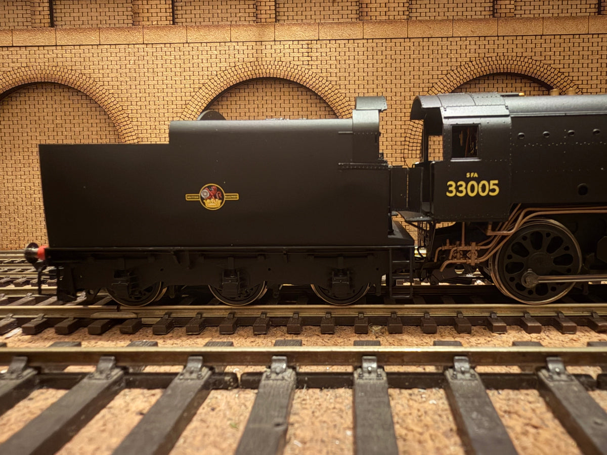 Hornby R3011 (OO) Ex SR ‘Bulleid’ Q1 No.33005 in British Railways Unlined Black. (Shed Code, 71A Eastleigh Depot) DCC Ready 