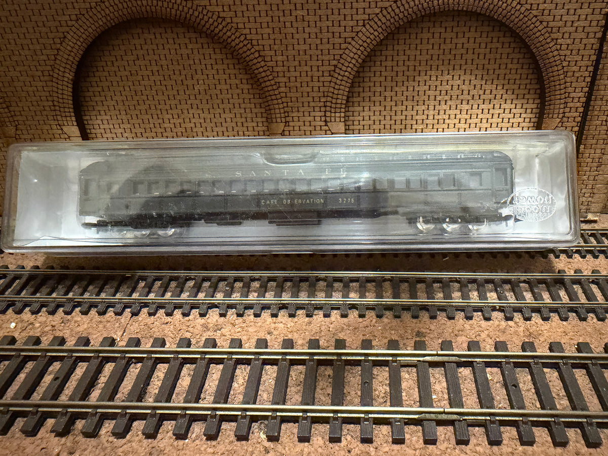 Model Power No.8620 (N Scale) Santa Fe, Cafe Observation Car No.3275 