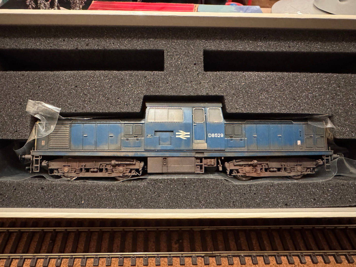 Heljan 17021 (OO) British Railways Class 17, No.D8529 in Pre TOPS Heavily Weathered BR Blue and Full Yellow ends. DCC Ready. 