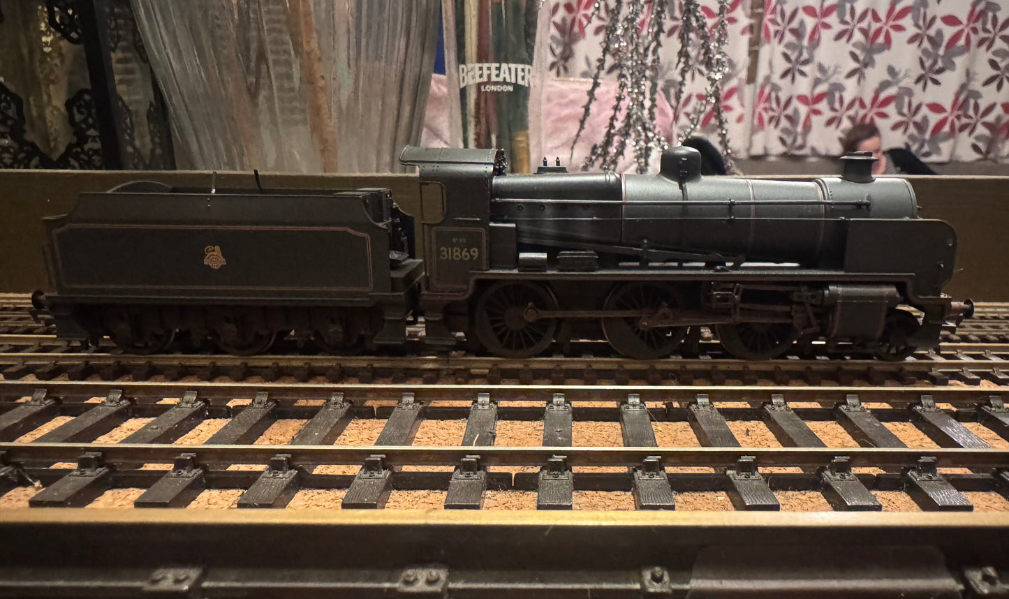 Bachmann 32-165DC (OO) Ex SR, Maunsell N Class ‘Mongolipers’ No.31869 in Weathered British Railways Lined Black, (Shed Code 75B, Redhill Depot). DCC Fitted 