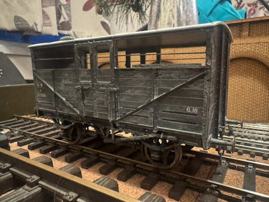 Slaters 7054 (O Gauge) Great Western Railway 8T Cattle Wagon No.37308 in weathered GWR Grey. 