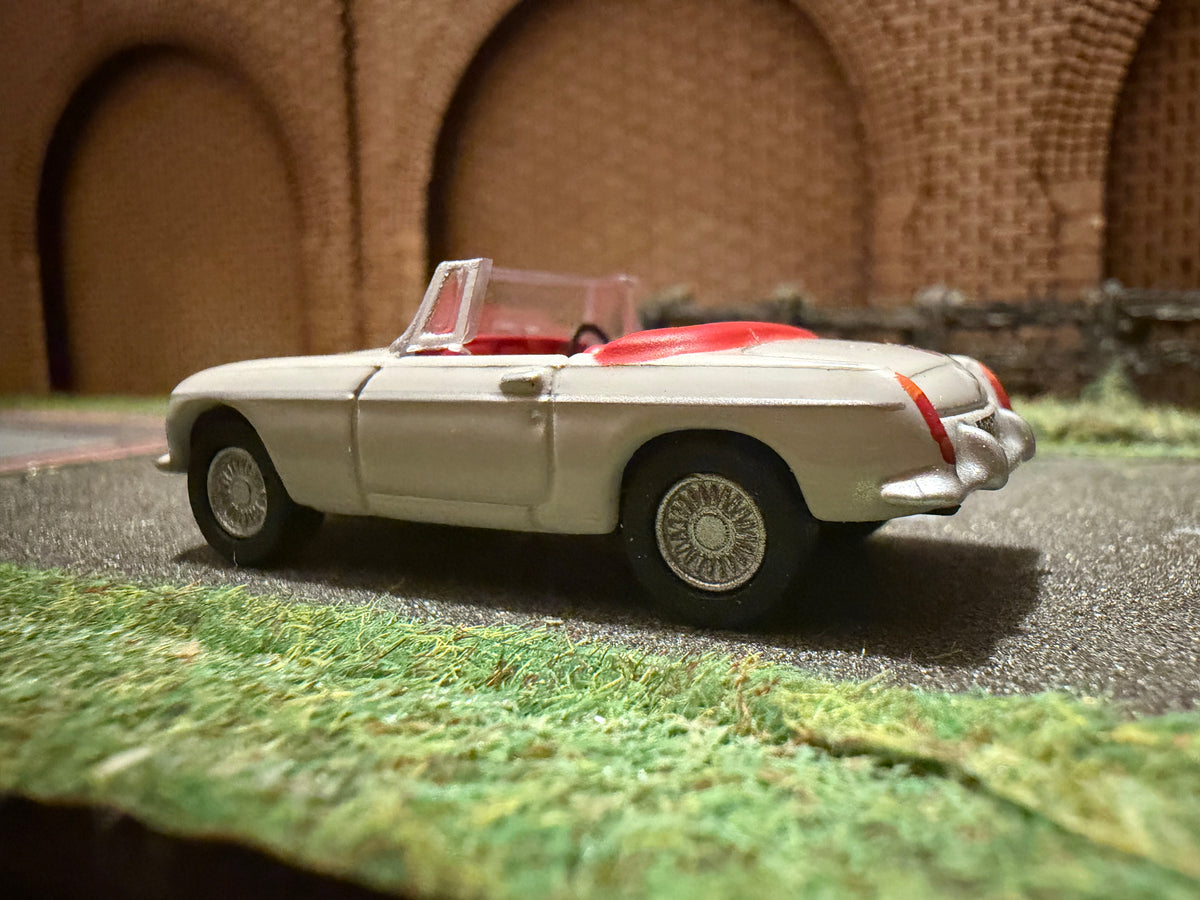 Oxford Diecast 76MGB007 (1:76 / OO) MG B Roadster in Chelsea Grey. 