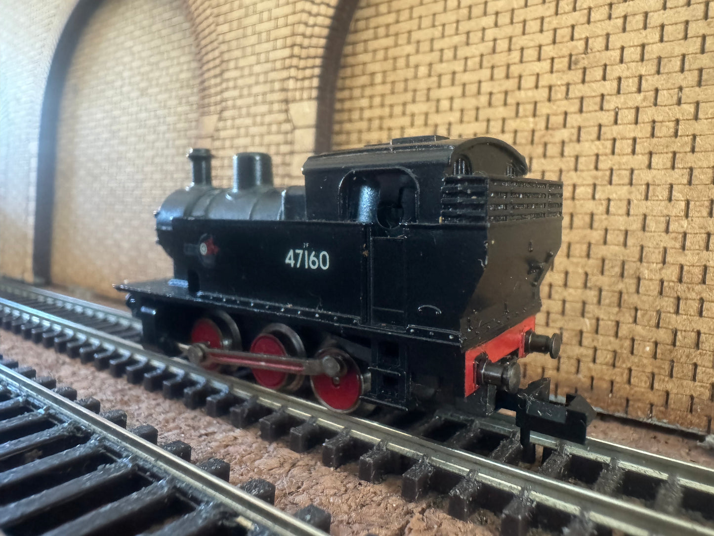 Minitrix 12052Mini (N Gauge) Ex LMS ‘Fowler’ 2F Dock Tank No.47160 in British Railways Black. 