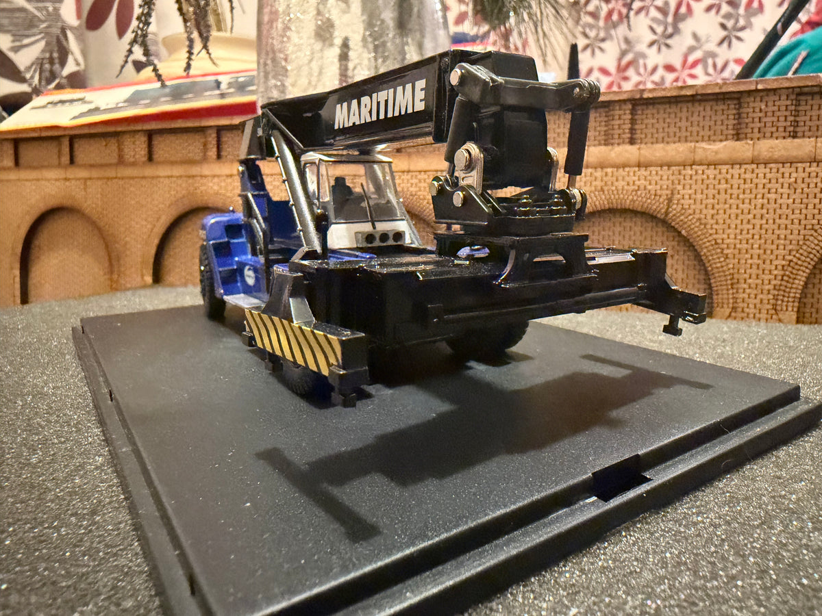 Oxford Diecast 76KRS006 (1:76 / OO) Korecranes Container Reach Stacker In Maritime Livery 