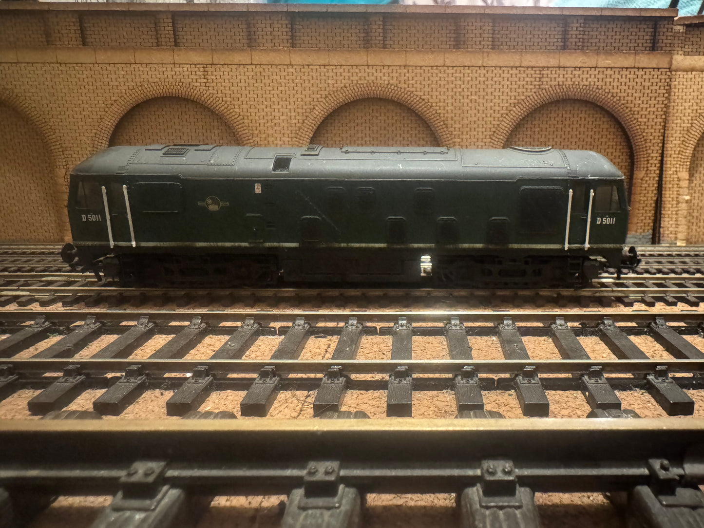 Bachmann 32-429 (OO) British Railways Sulzer Type 2 [Class 24] No.D5011 in Weathered BR Green and Small Yellow End. DCC Ready. 