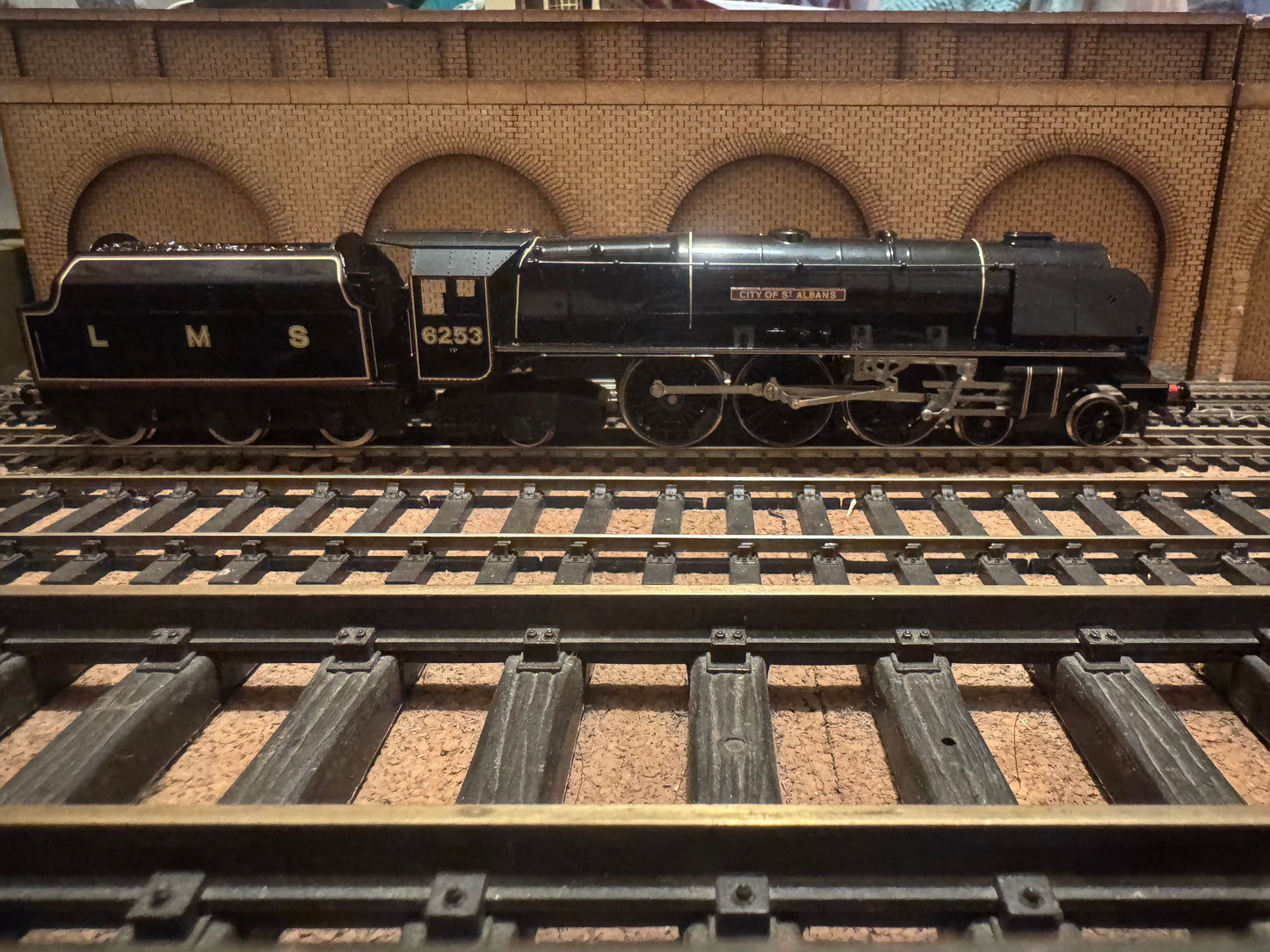 Hornby / Royal Doulton R459 (OO) ‘Full Head of Steam’ Special Edition Collectors Set No.1638 of 3000 