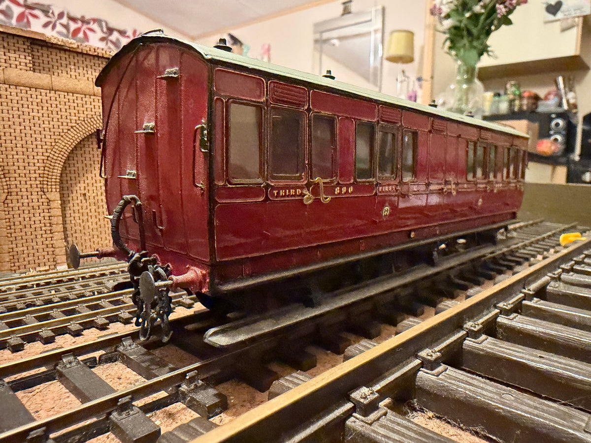 Unknown Manufacturer (O Gauge) Midland Railway Six Wheel Compartment Composite Coach No.890 in Midland Railway lined Crimson Lake. 