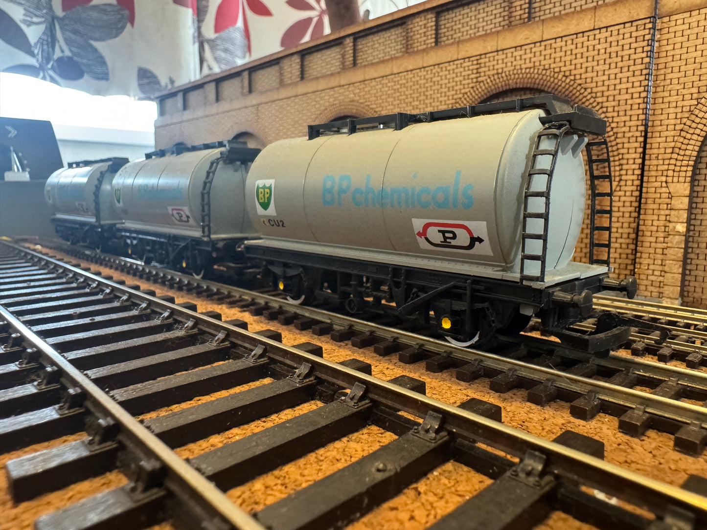 Hornby R.218 (OO) British Rail, TTA Tanker wagon in BP Chemicals Livery 