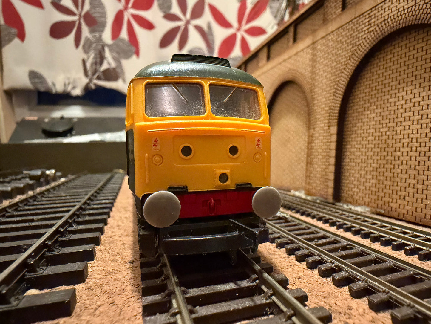Lima 205213A (OO) British Railways Class 47/4 No.47628 “Sir Daniel Gooch” in GWR 150 Lined Brunswick Green