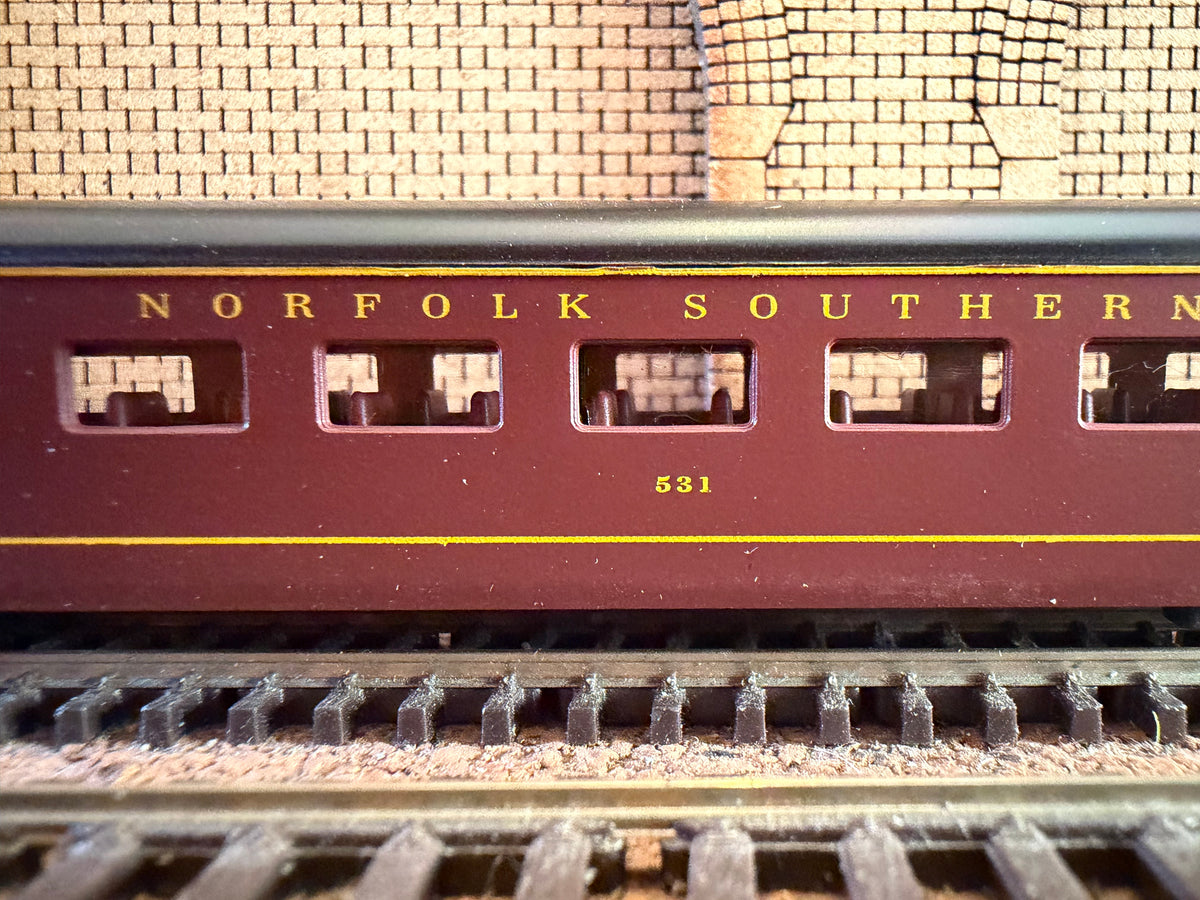 Con-Cor #000104002A (N Scale) Norfolk Southern Railroad 85ft Coach No.531 in NS Lined Maroon 