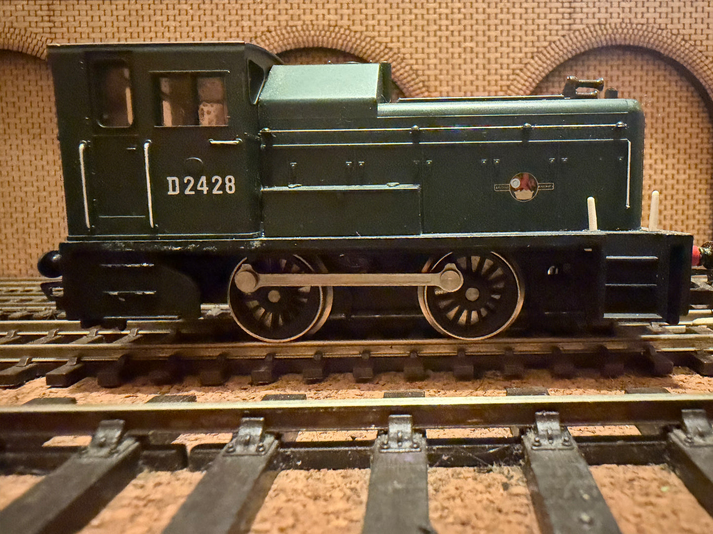 Hornby R875 (OO) British Railways, Barclay 204HP Diesel Mechanical Shunter [Class 06] D2428 in all over BR Green