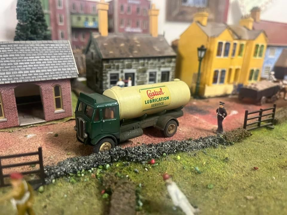 EFE AEC Mammoth, Casterol Lubricants fuel tanker 1:76 scale