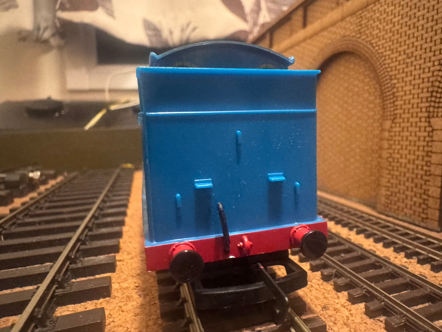 Hornby Thomas & Friends R9104 (OO) Ex LB&SCR E2 No.1 “Thomas” in North Western Railway Lined Blue 