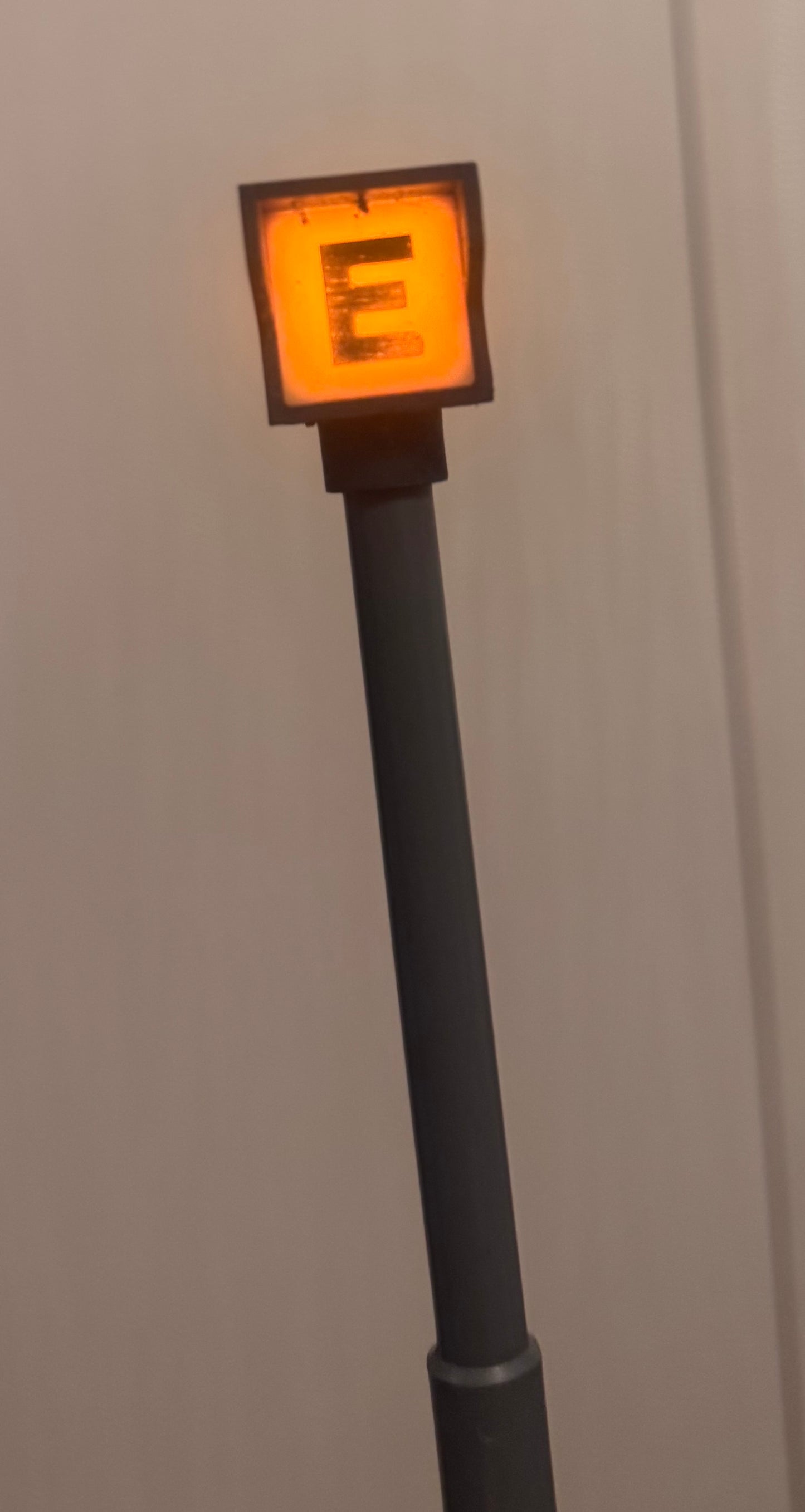 LGB (G Scale) Uncoupling Marker Post. Electricity lit. 