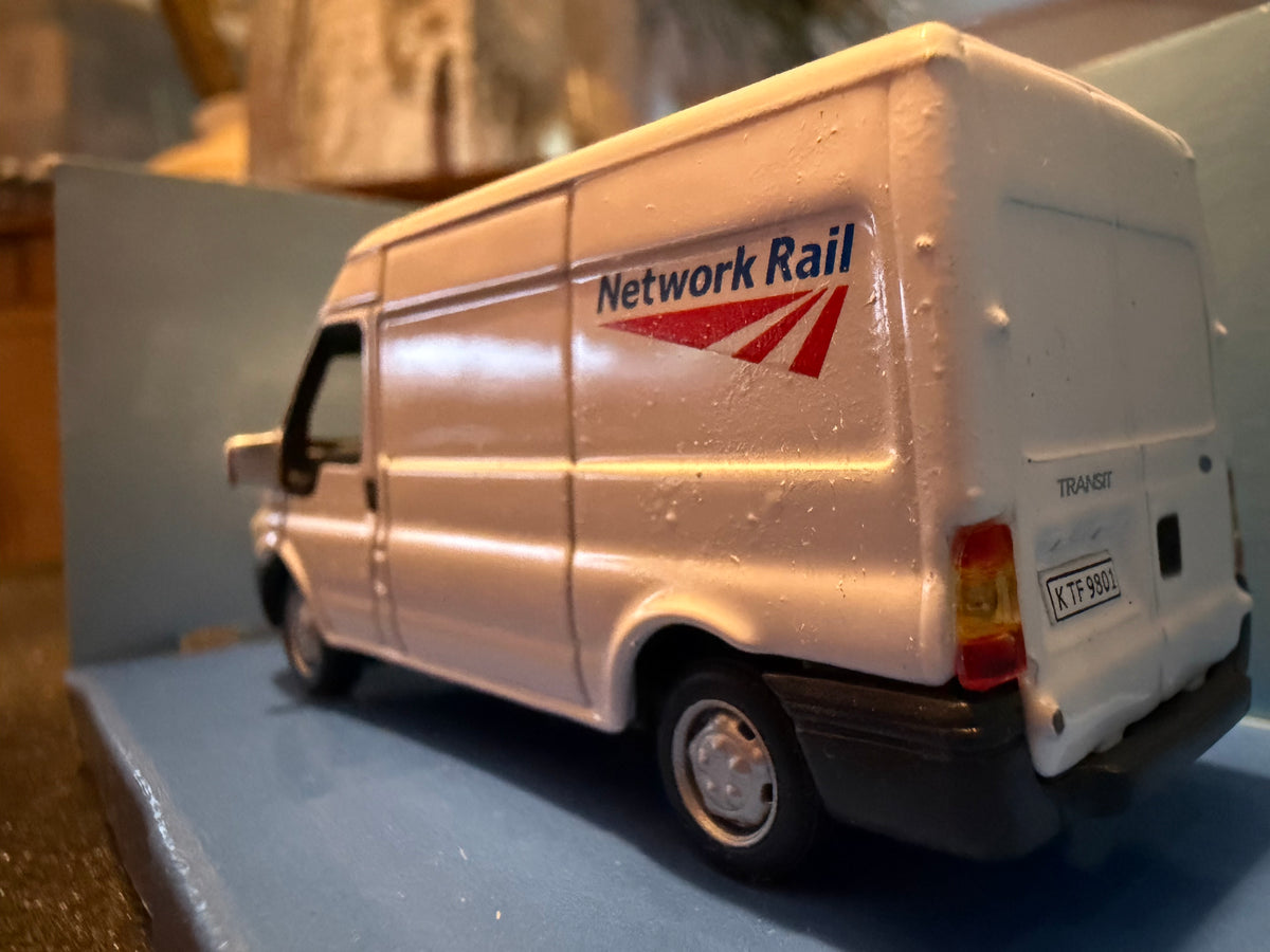 Cararama 192D/194D (1:72 Scale) Ford Transit MK6 in Network Rail Livery 