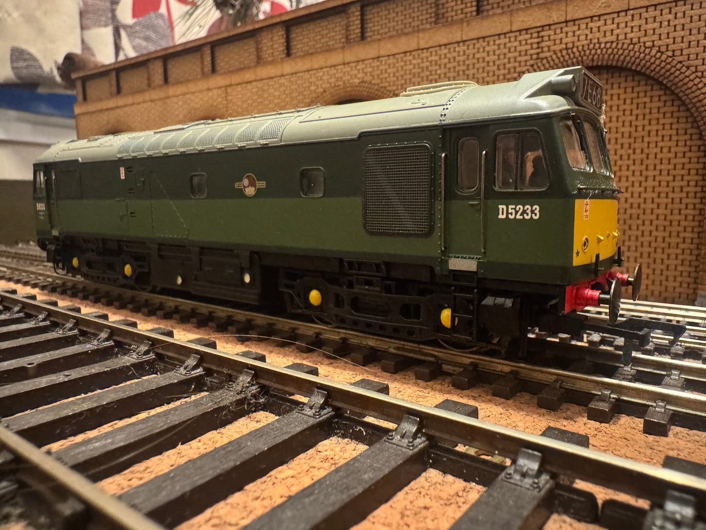 Bachmann 32-411 (OO) British Railways, Sulzer Type 2 [Class 25/2] No.D5233 in BR Two Tone Green. DCC Fitted 