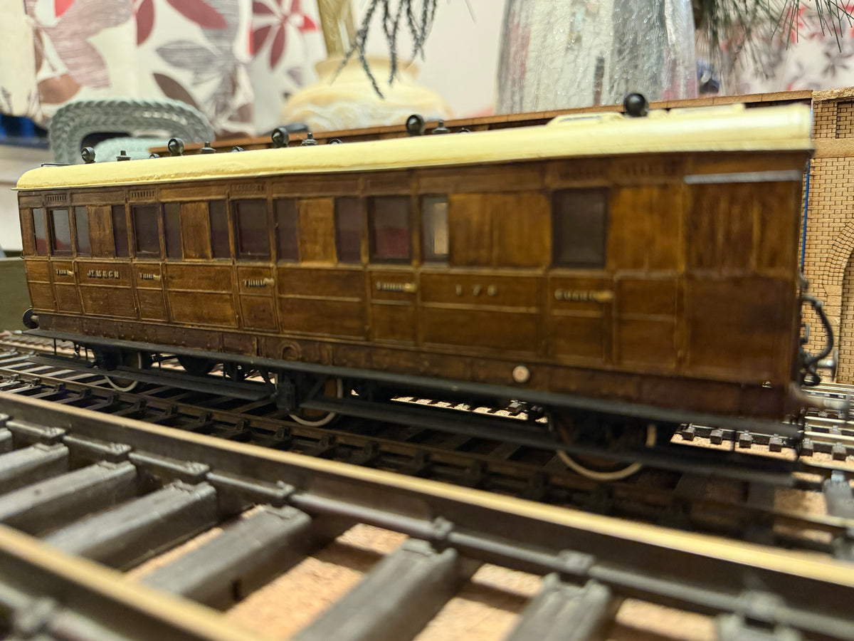 Manufacturer Unknown (O) Midland & Great Northern Joint Railway, Six Wheel Brake Third No.178 in Work Worn M&GN Teak