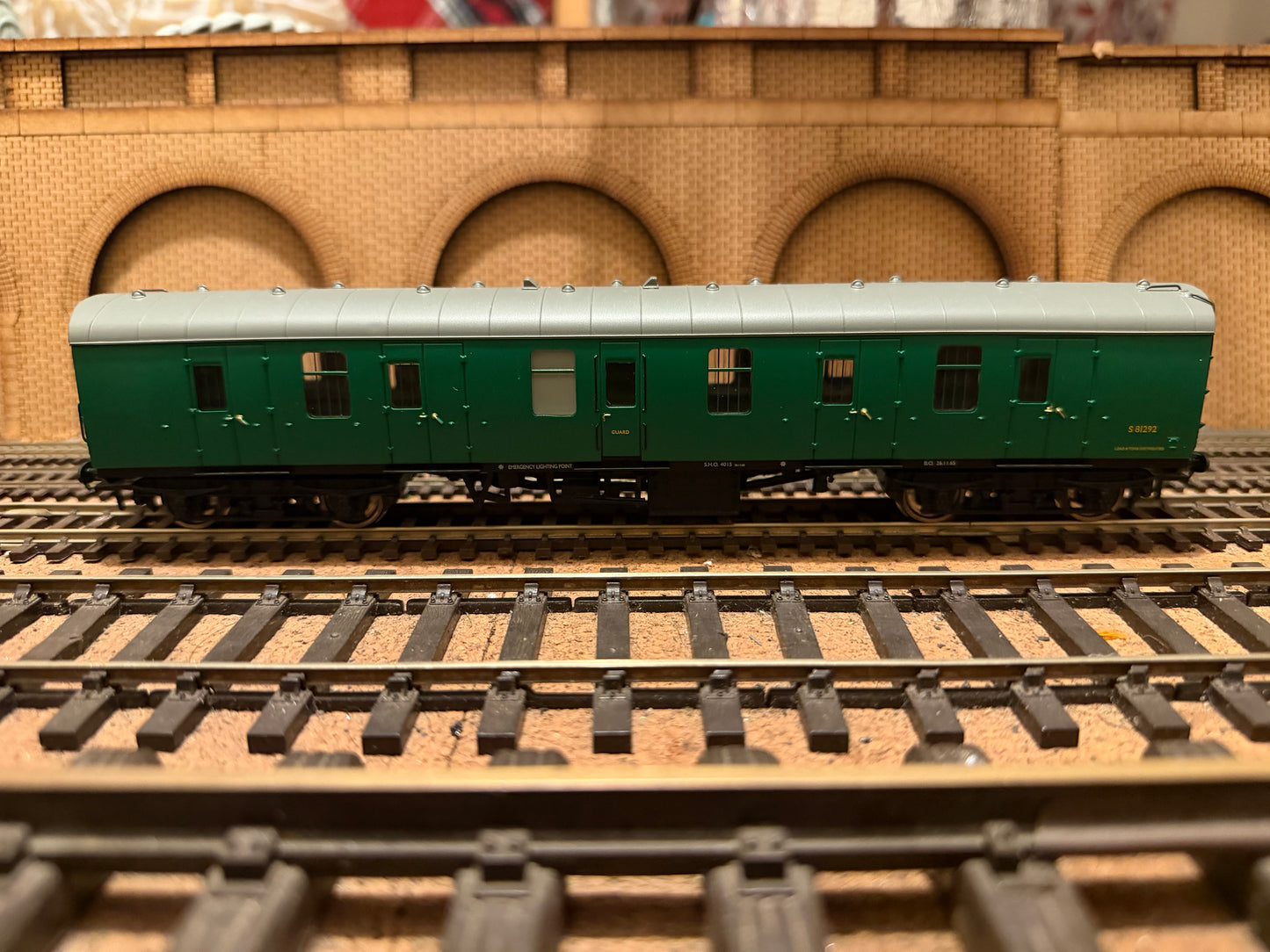 Bachmann 39-178A (OO) British Railways MK1 57ft Baggage Gangwayed Full Brake No.S81292 in BR Southern Region Green 