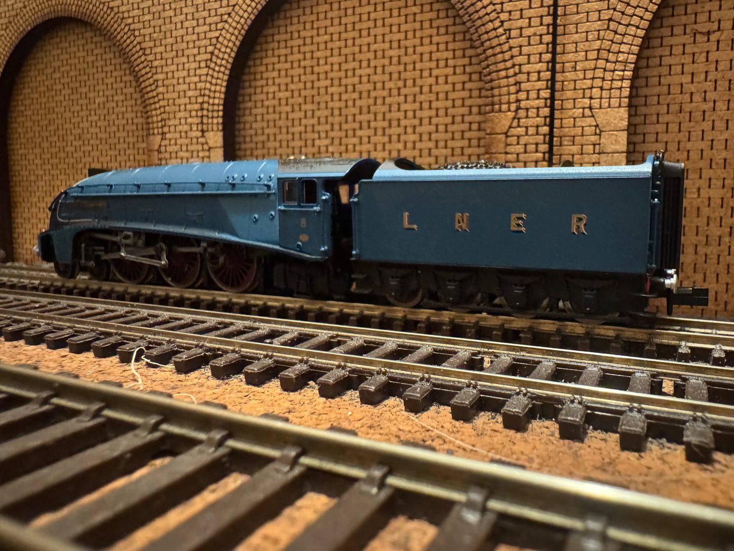 Dapol ND128H (N Gauge) London North Eastern Railway, A4 No.8 "Dwight D. Eisenhower" in Postwar LNER Garter Blue. DCC Ready. 