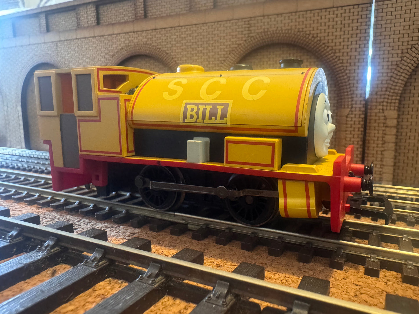 Hornby Thomas & Friends R9047 (OO) Sodor China Cley Company “Bill” in SCC lined Yellow 