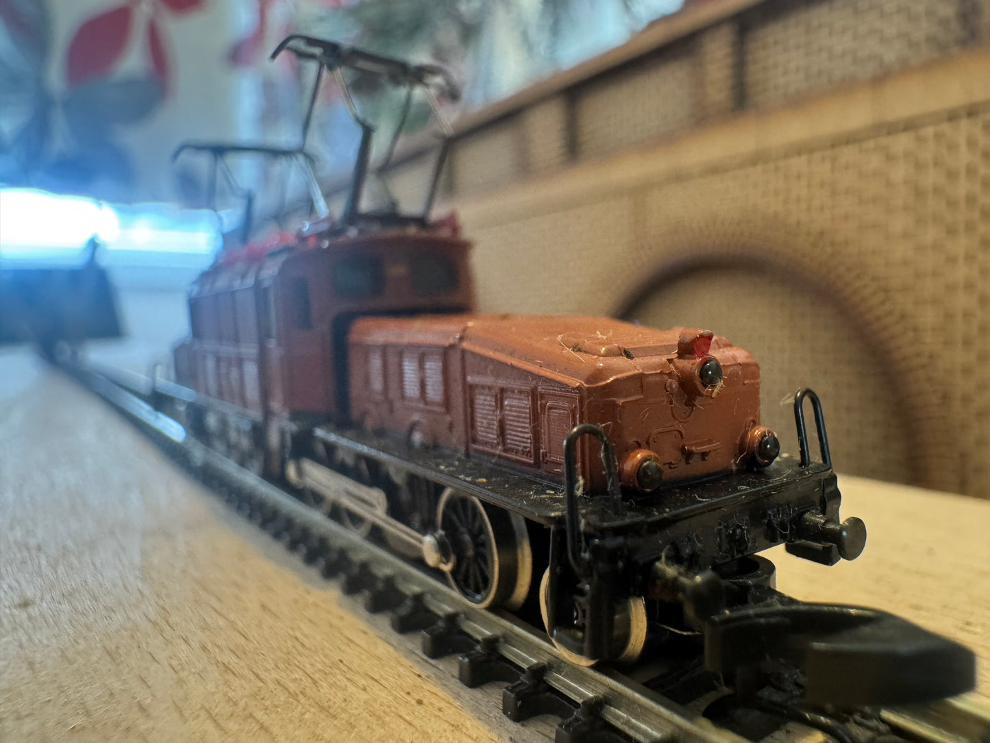 Marklin Mini Club 8852 (Z Gauge) Schweizerische Bundesbahnen, Ce 6/8 III No.14301 in SBB Livery.