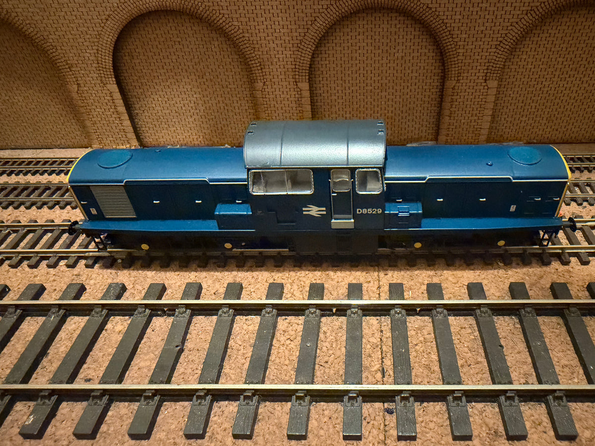 Heljan 17021 (OO) British Railways, Clayton Type 1 [Class 17] No.D8529 in British Rail Blue. DCC Ready 