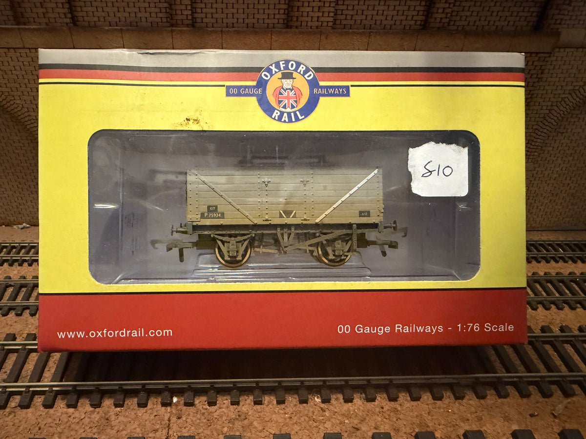 Oxford Rail OR76MW7015 (OO) British Railways Seven Plank No.P75934 in Weathered BR Grey.