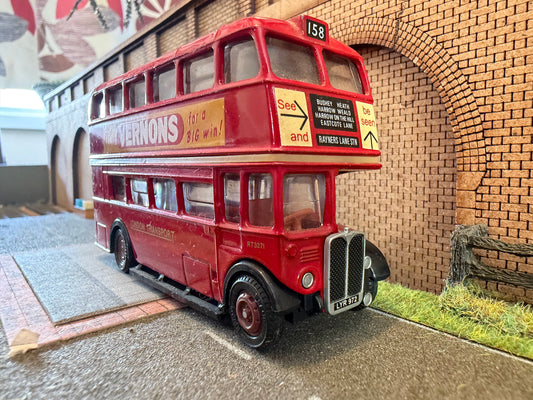 EFE 16404 (1:76 / OO) A.E.C Regent III RT, in London Transport Livery, Fleet No.RT3271 