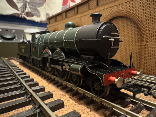 Bachmann 31-920 (OO) Ex LBSC H2, No.2421 “South Foreland” in Lined Southern Railway Maunsell Green. DCC Ready 