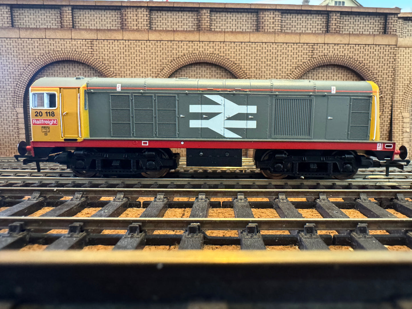 Hornby R2760 (OO) British Railways Class 20, No.20118 in British Rail Railfreight Grey and Yellow. DCC fitted 