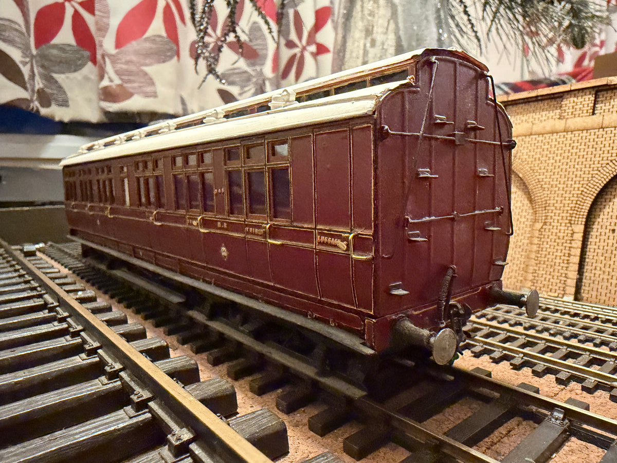 Midland Carriage Works J114 (O Gauge) Midland Railway, 47ft Bogie Clerestory, Lavatory Third No.345 in MR Crimson Lake 