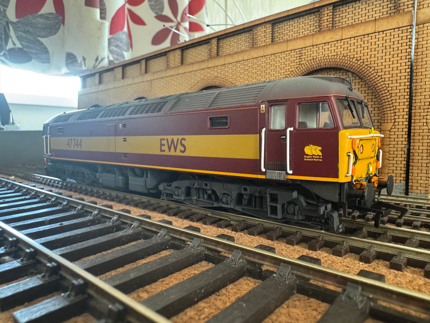 Heljan 4650 (OO) Ex British Railways Class 47/7b No.47744 in lightly weathered English Welsh and Scottish Livery. DCC Fitted 