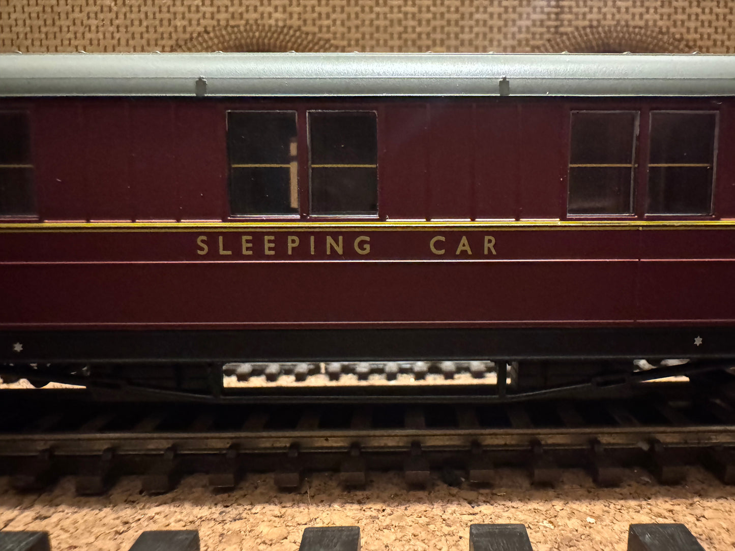 Hornby R4264A (OO) Ex LNER ‘Gresley’ First Class Sleeping Coach 