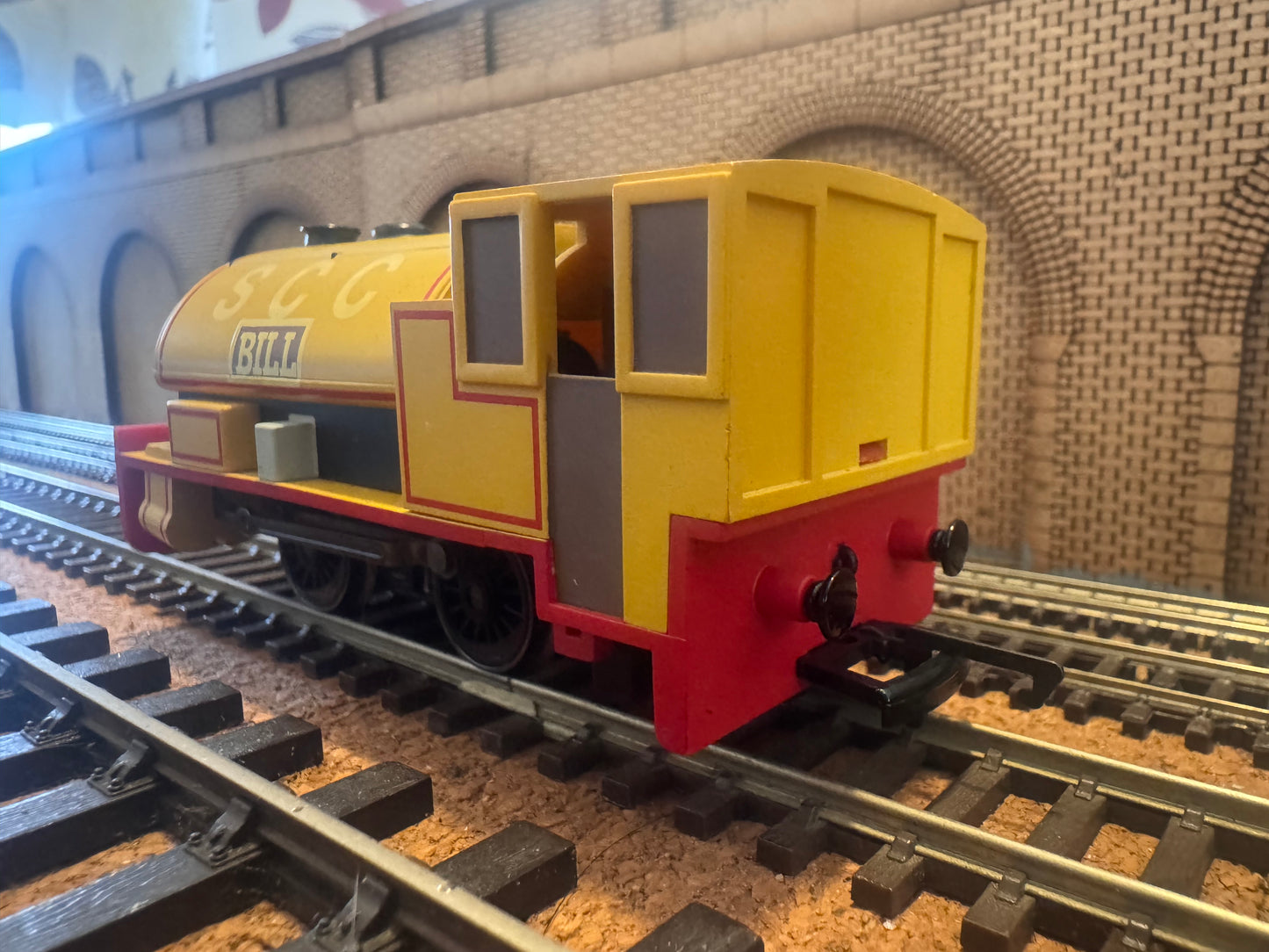 Hornby Thomas & Friends R9047 (OO) Sodor China Cley Company “Bill” in SCC lined Yellow 