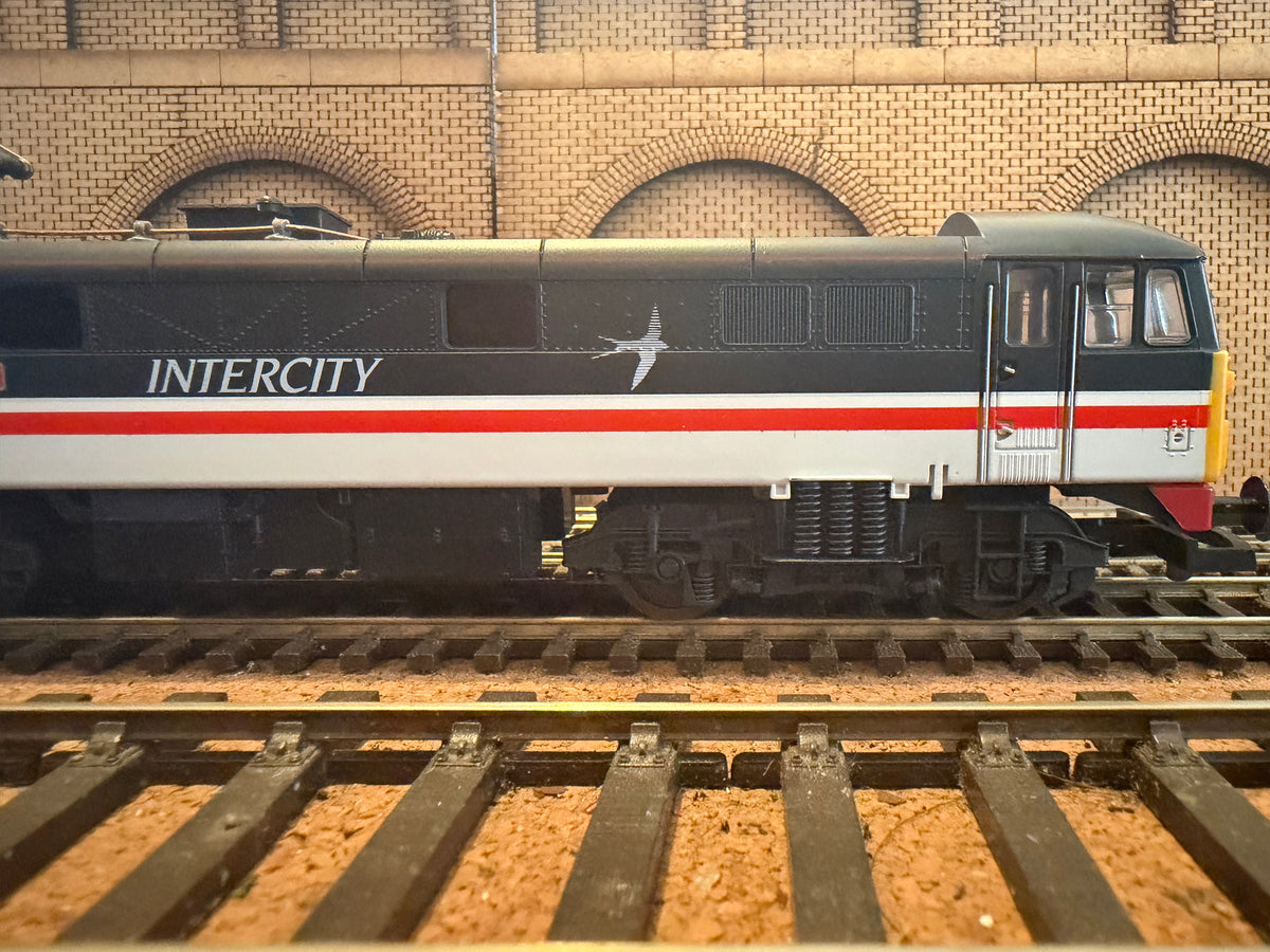 Lima 204810A6 (OO) British Rail Class 87/0 No.87002 “Royal Sovereign” in BR Intercity Swallow 