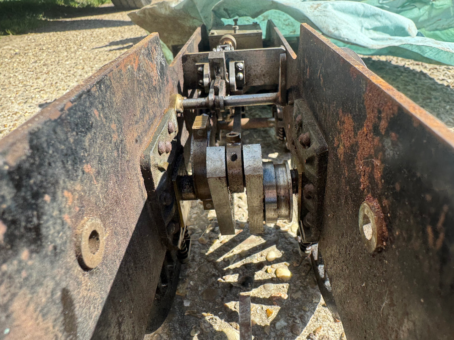 LBSC (3.5 inch) Hielan Lassie / LNER Thompson A2/3. Frames, Axle boxes, Wheels and Central Cylinder. 