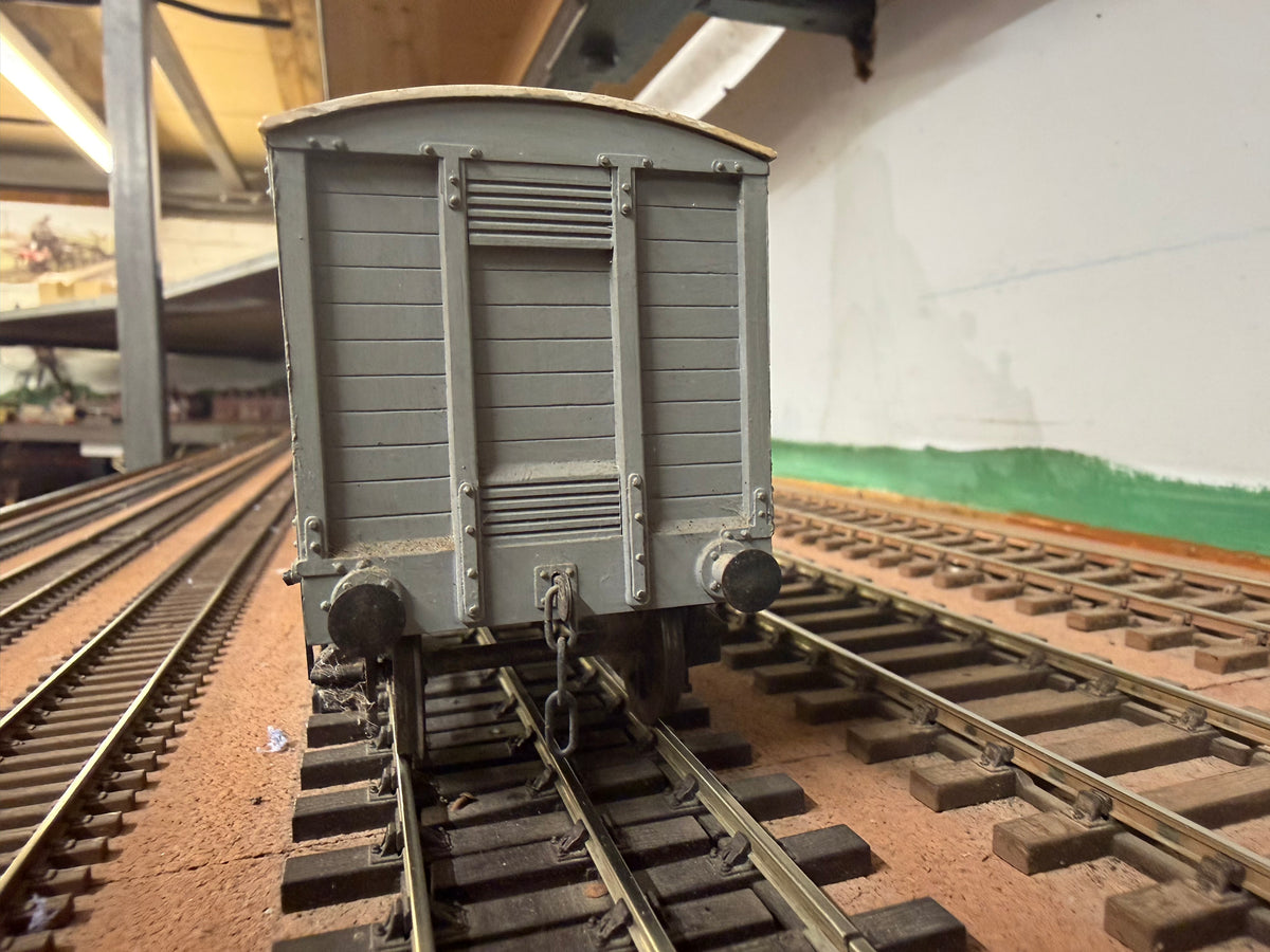 Slaters (O Gauge) Midland Railway 8T Van No.30177 in MR Grey 