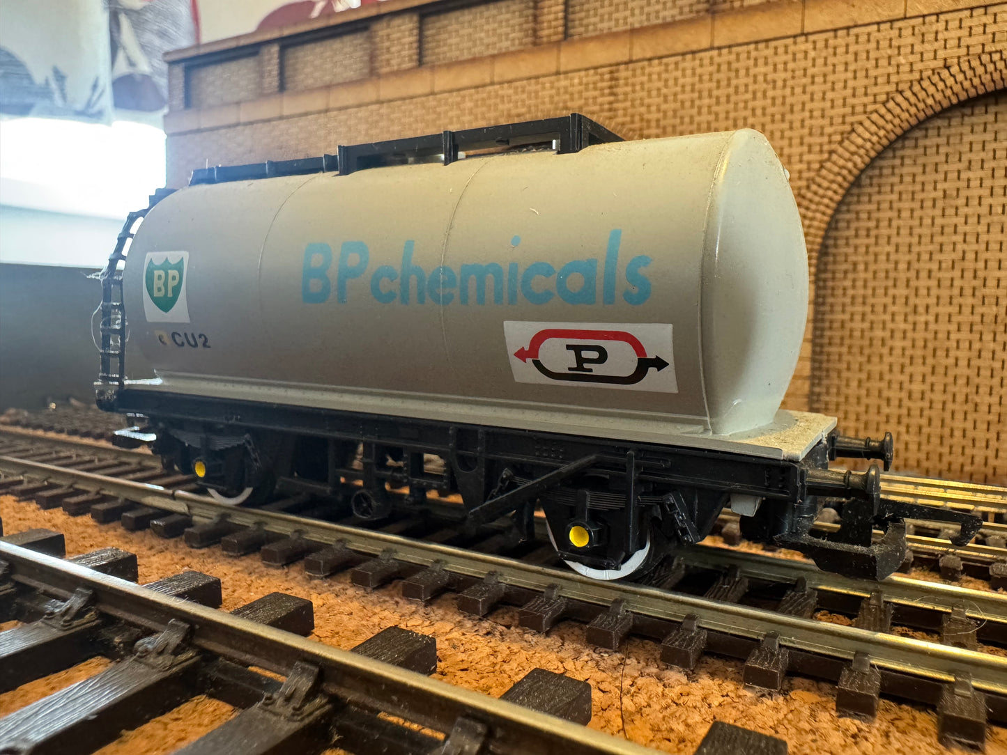Hornby R.218 (OO) British Rail, TTA Tanker wagon in BP Chemicals Livery 
