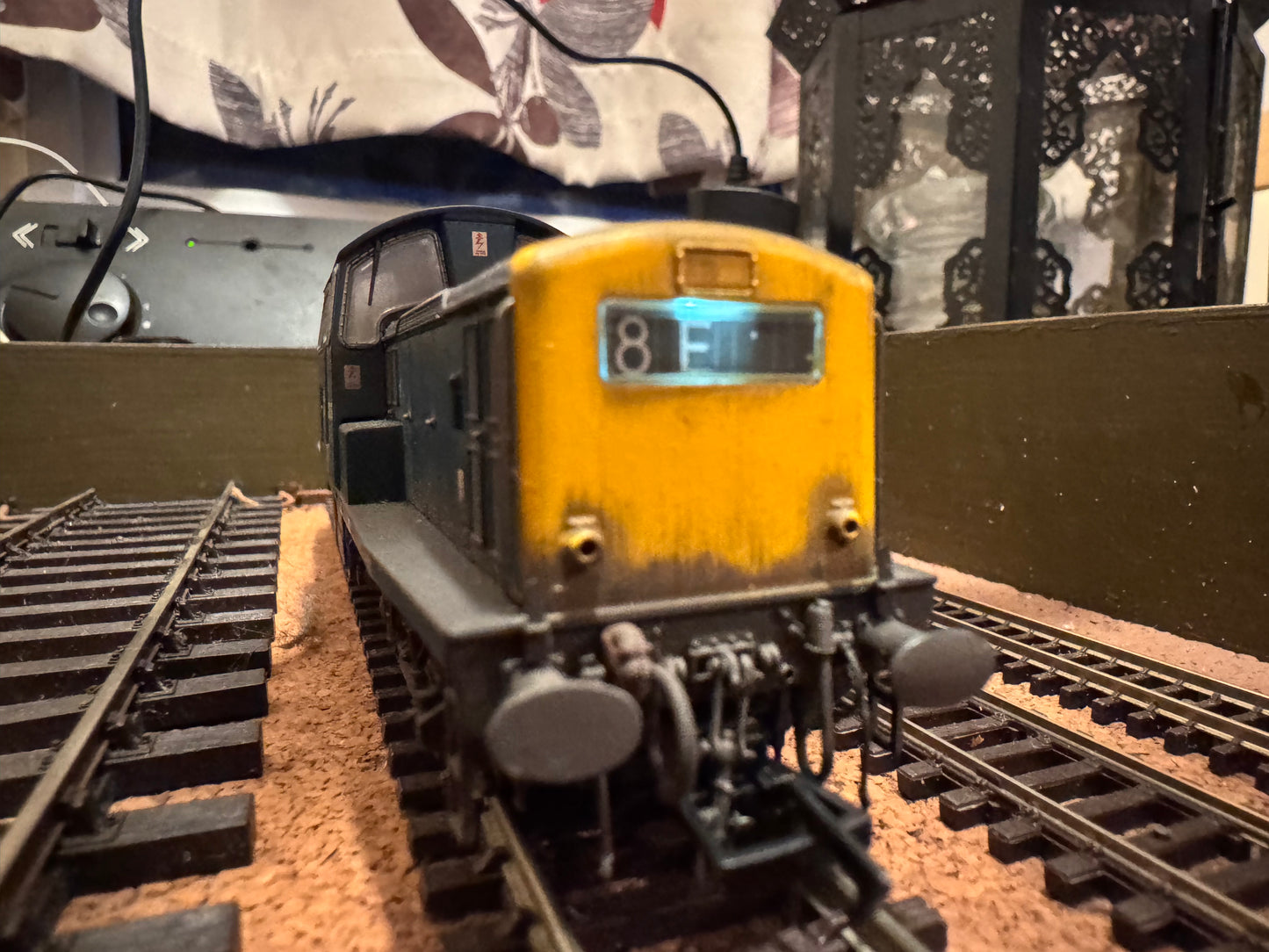 Heljan 17021 (OO) British Railways Class 17, No.D8529 in Pre TOPS Heavily Weathered BR Blue and Full Yellow ends. DCC Ready. 