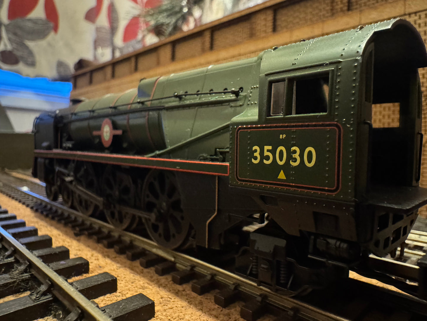 Hornby R3617 (OO) British Railways [SR] Rebuilt
‘Merchant Navy Class’ No.35030 “Elder Dempster Lines” in BR Lined Green. (Shed Code 70A, Nine Elms Depot) DCC Ready 