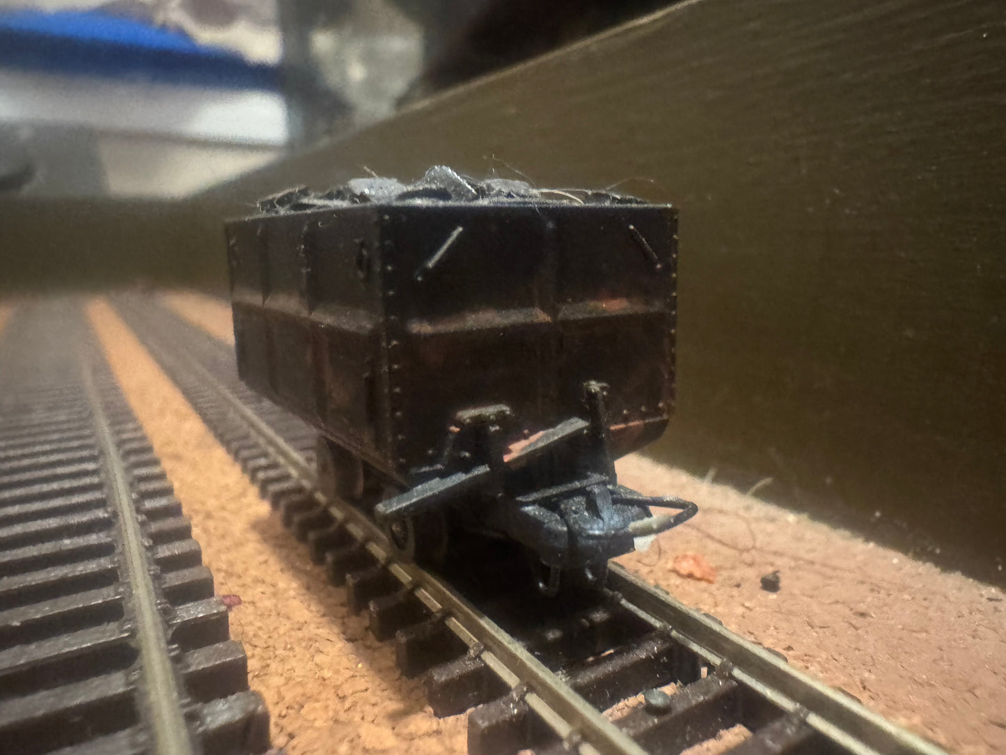 Roco RC34499 (HOe) Side Tipping Wagon No.00 Weathered and with load.