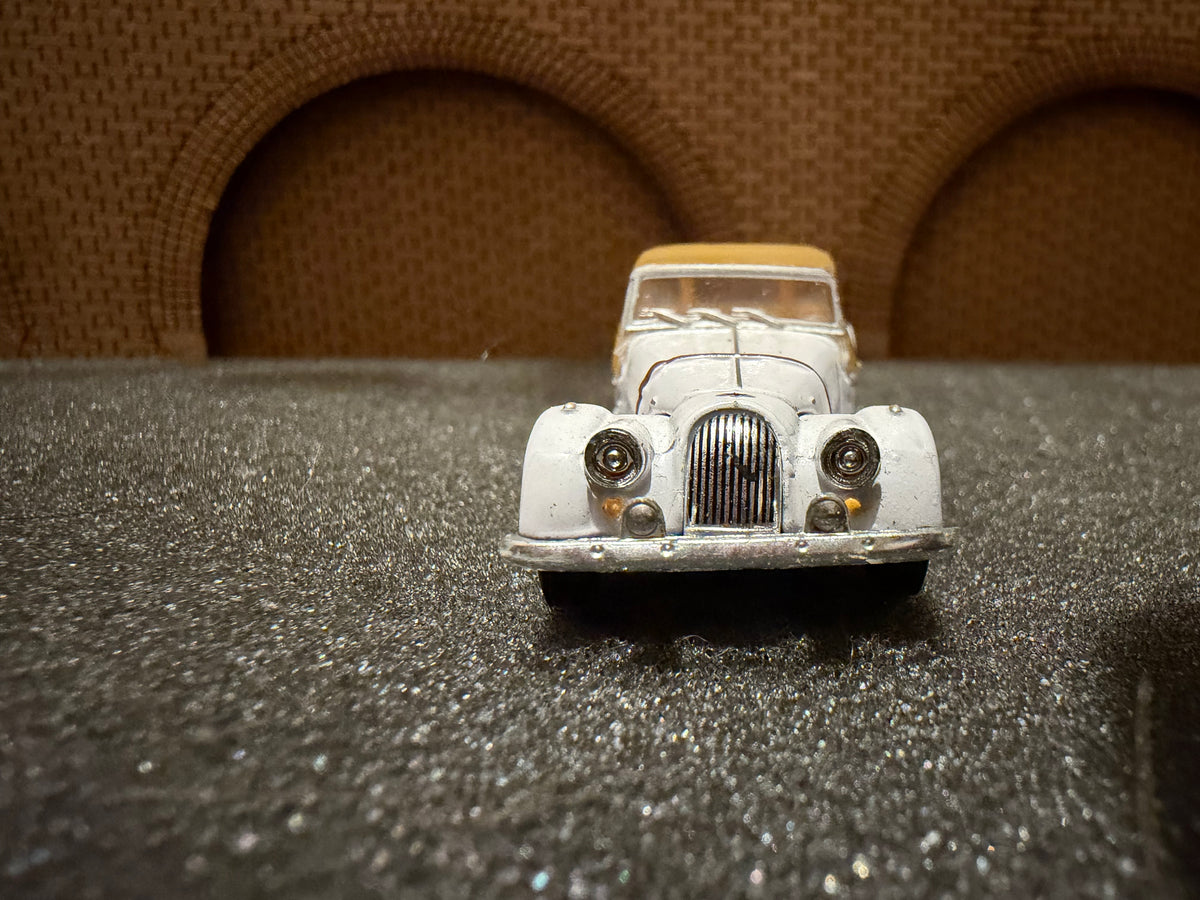 Cararama (1:76 / OO) Morgan + 8 Roadster in White. Registration CHX 12G 