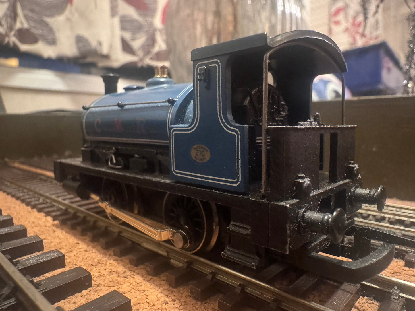 Hornby R.057 (OO) Caledonian Railway 264 Class ‘Pug’ No.270 in CR Lined Blue.