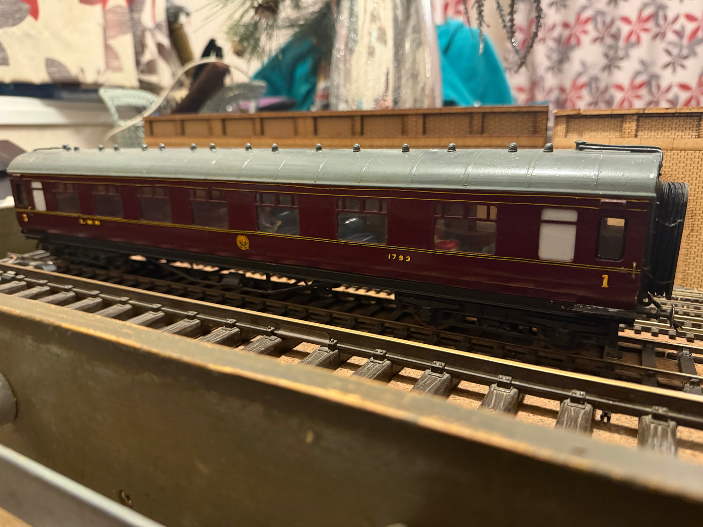 Exley (O) London Midland & Scottish Railway ‘Stanier’ Corridor Composite No.1793 in LMS Crimson 
