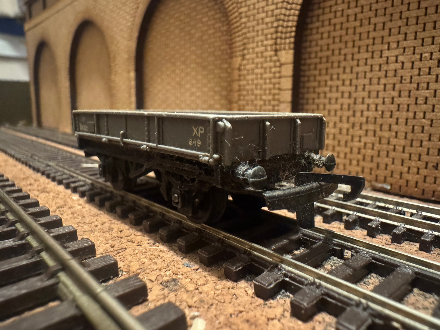 Tri-ang T172 (TT) British Railways 13T Low-side wagon No.B9325 in BR Grey 
