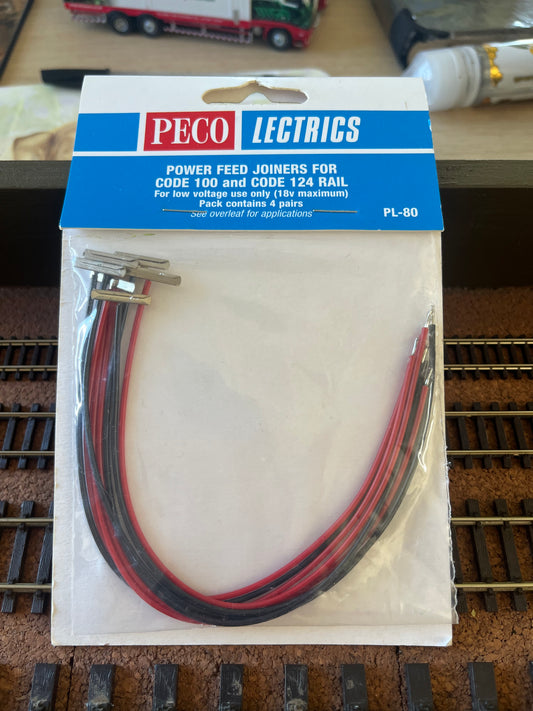 Peco (OO / HO) Power Feed Joiners for Code 100 & 124 Rail, pack of four. 