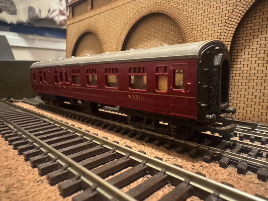 Tri-ang T86 (TT) British Railways MK1 Brake 3rd No.W53111 in British Railways Maroon. 