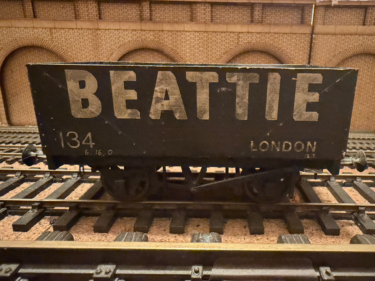 Manufacturer Unknown (O Gauge) Weathered Beattie Seven Wagon No.134 