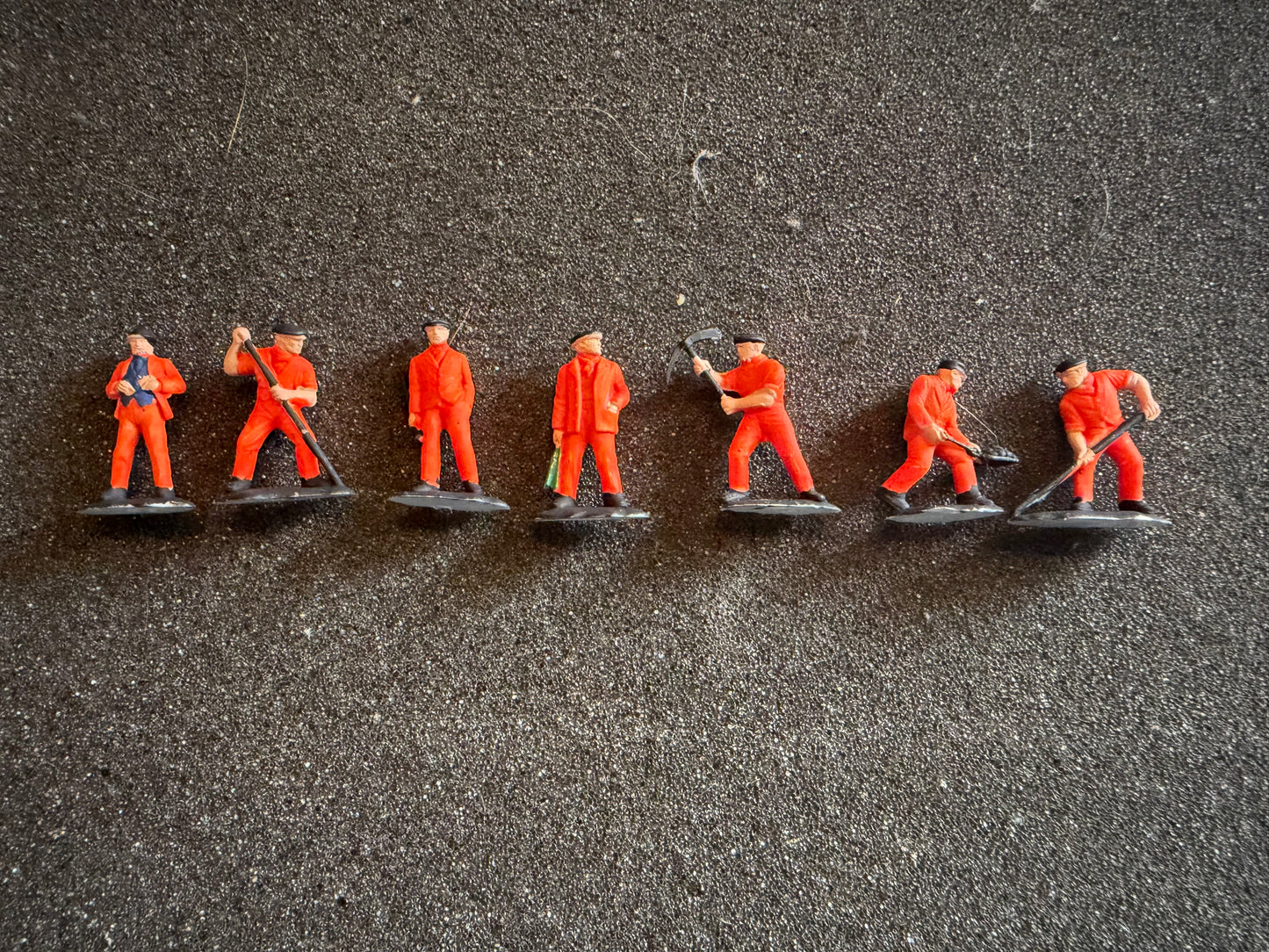 Unknown Manufacturer (OO) British Railways Seven Man P-way Gang 