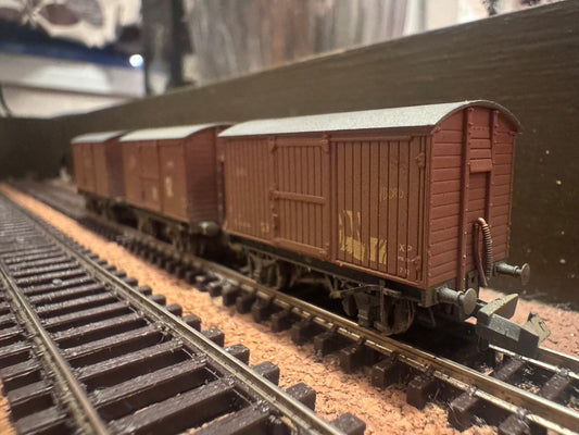 Graham Farish 377-990 (N Gauge) Ex LNER 12T ventilated vans in weathered and graffitied British Railways Bauxite. Pack of 3. 